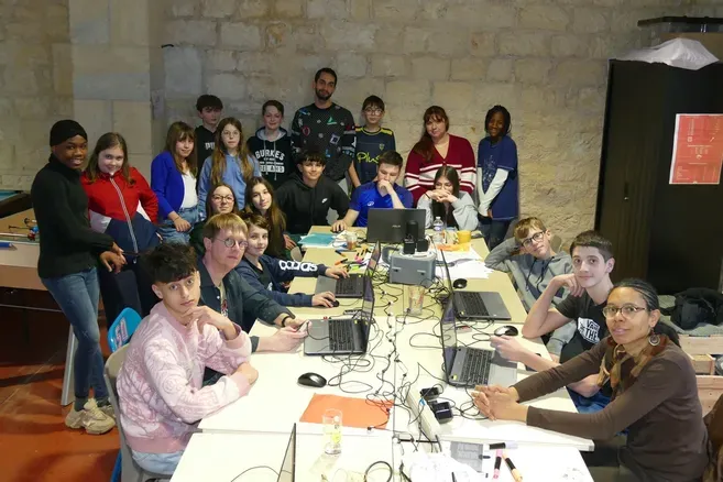 Game Jam à Guérigny : quand les adolescents ressuscitent l'esprit Game Boy